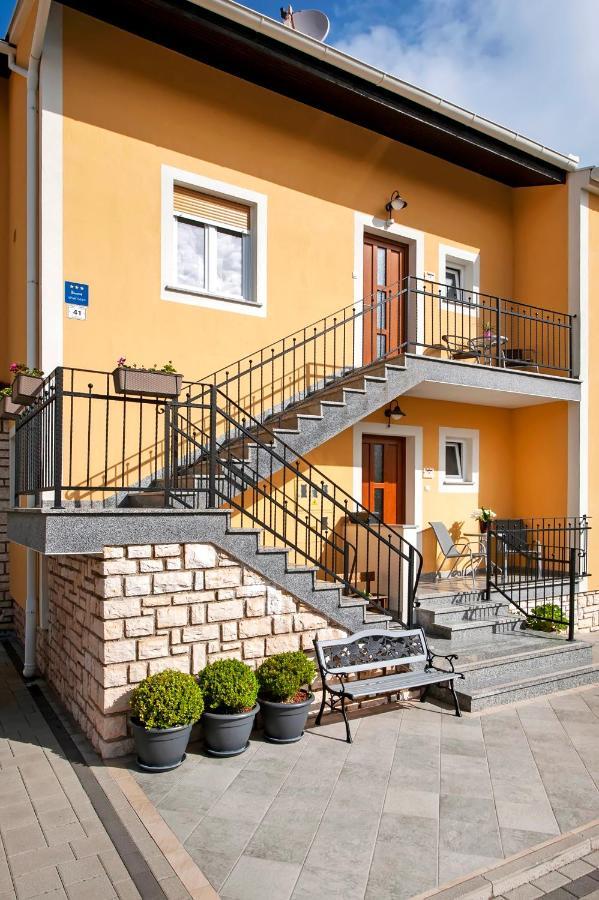 Euphemia Apartament *
