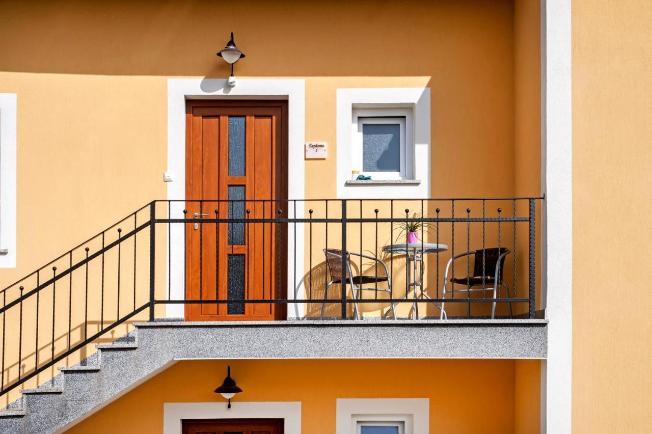 Euphemia Apartament *